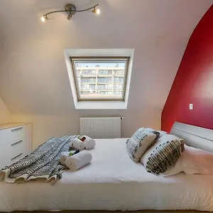 superb-modern-duplex-apartment-right-by-the-sea-and-the.bruges-hotels.info/